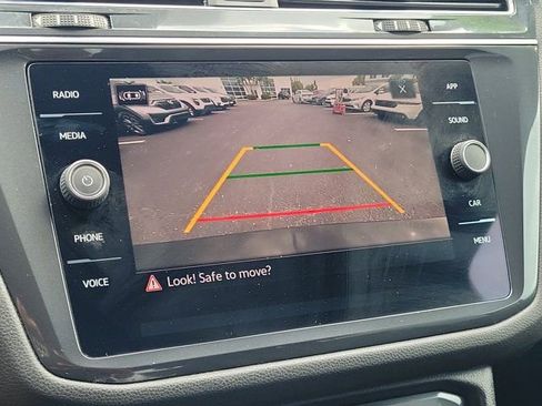 Certified 2023 Volkswagen Tiguan SE FWD image 23