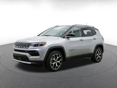 Used 2025 Jeep Compass Limited AWD/4WD image 3