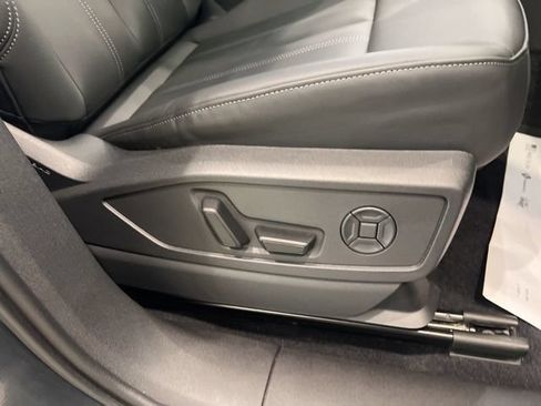 Used 2025 Audi Q5 Premium w/ Convenience Package AWD/4WD image 22
