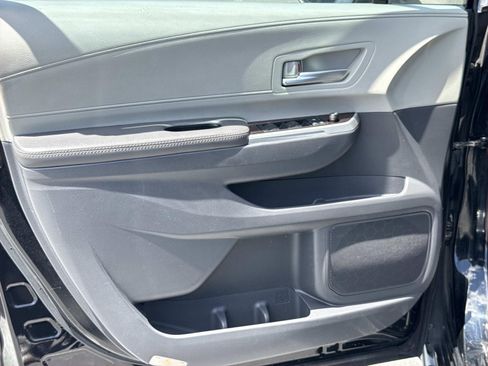 Used 2024 Toyota Sienna XLE FWD image 23