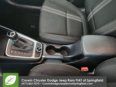 Used 2025 Hyundai Venue SEL FWD image 27