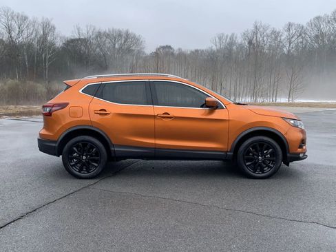 Used 2022 Nissan Rogue Sport SV w/ Technology Package image 8