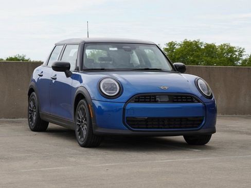 Used 2025 MINI Cooper 4-Door Hardtop FWD image 1