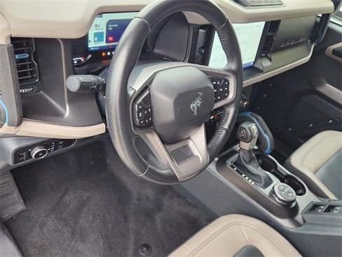 Used 2023 Ford Bronco Wildtrak image 2