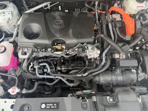 Used 2025 Toyota RAV4 XLE AWD/4WD image 30