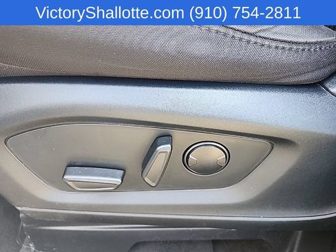 Used 2023 Ford Explorer XLT RWD image 18