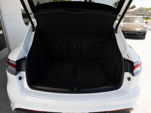 Certified 2023 Porsche Macan image 22