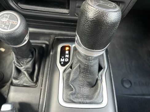 Used 2018 Jeep Wrangler Unlimited Sport S AWD/4WD image 28