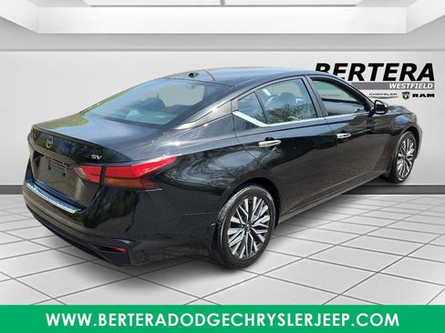 Used 2023 Nissan Altima 2.5 SV FWD image 6
