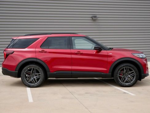 New 2026 Ford Explorer ST-Line w/ ST-Line Street Pack AWD/4WD image 2