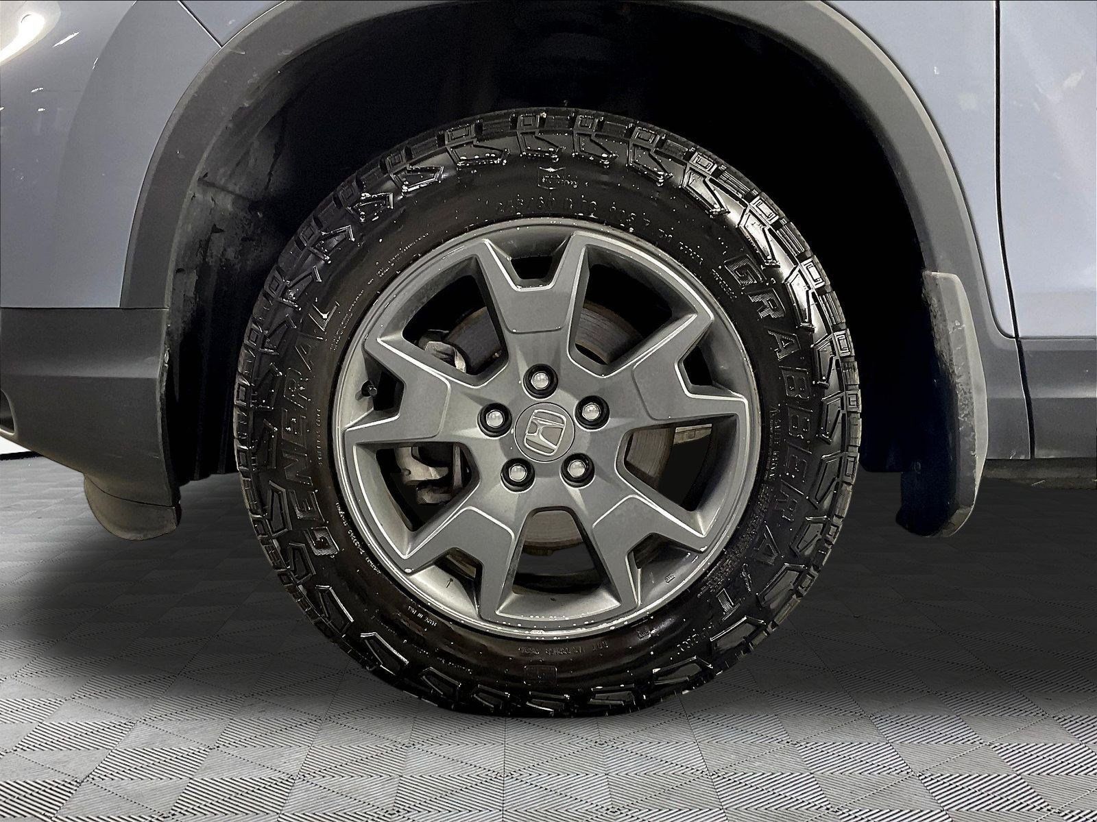 Used 2025 Honda Passport TrailSport image 34
