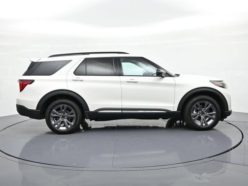 Used 2025 Ford Explorer Active w/ Active Comfort Package AWD/4WD image 5