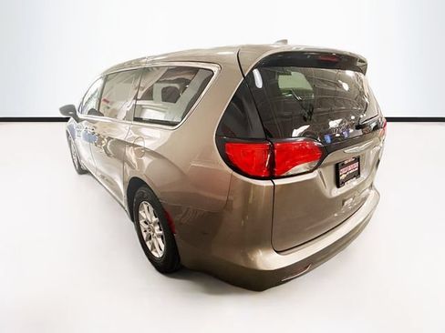 Used 2017 Chrysler Pacifica LX FWD image 8