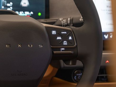 New 2026 Lexus ES 350e FWD image 30