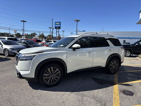 Used 2022 Nissan Pathfinder SL w/ SL Premium Package image 4