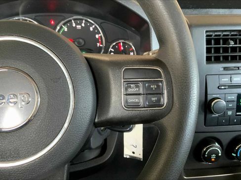 Used 2012 Jeep Liberty Sport image 23