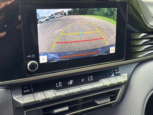 Used 2025 Toyota Camry SE FWD image 19