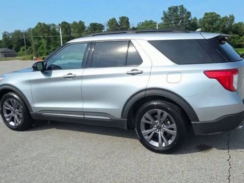 Used 2024 Ford Explorer XLT w/ Equipment Group 202A RWD image 5