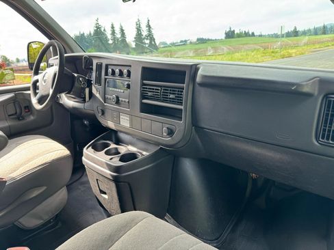 Used 2009 GMC Savana 3500 RWD image 15