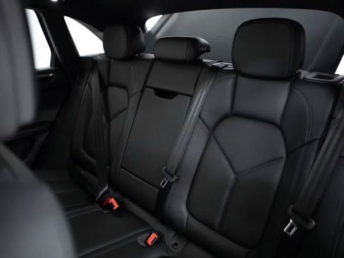 Certified 2026 Porsche Macan AWD/4WD image 37