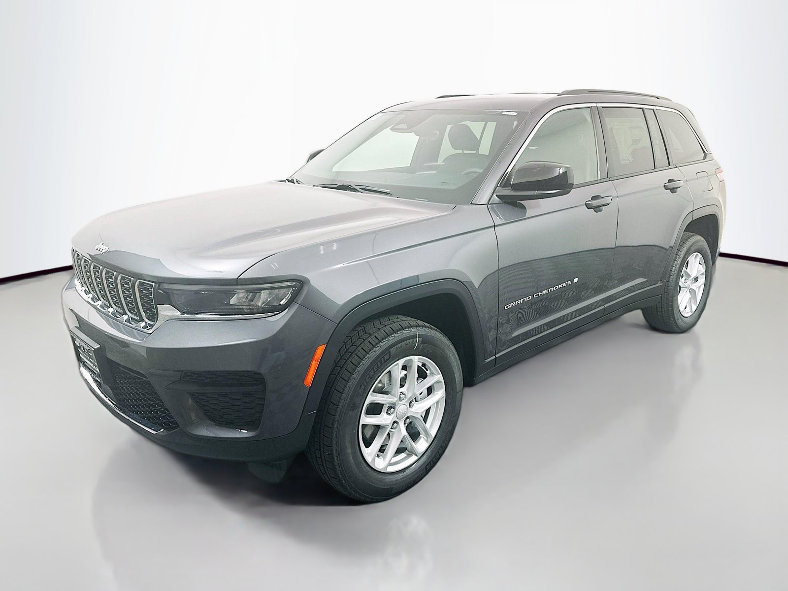 New 2026 Jeep Grand Cherokee Laredo AWD/4WD image 3