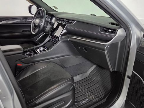 Used 2022 Jeep Grand Cherokee L Altitude image 39