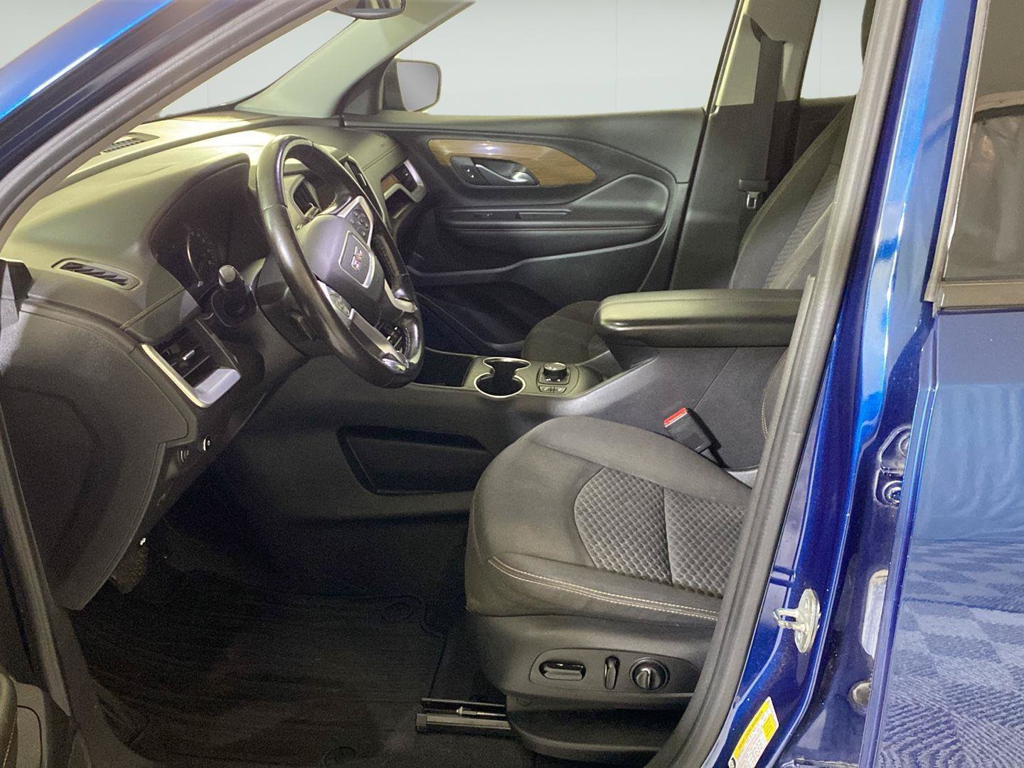 Used 2020 GMC Terrain SLE w/ Driver Convenience Package FWD image 15