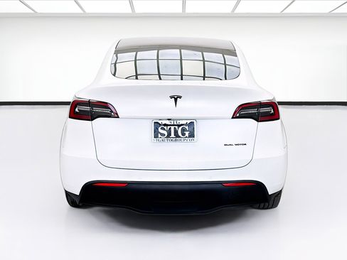 Used 2021 Tesla Model Y Long Range AWD/4WD image 5
