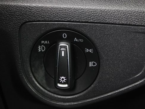 Used 2019 Volkswagen Atlas SE FWD image 25