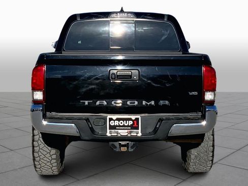 Used 2017 Toyota Tacoma TRD Off-Road w/ Tow Package (A/T) image 4