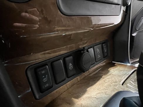 Used 2011 INFINITI QX56 4WD w/ Theater Pkg image 47