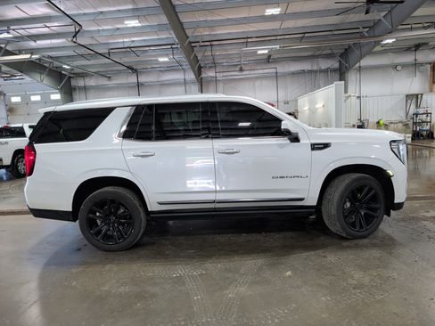 Used 2023 GMC Yukon Denali Ultimate AWD/4WD image 2