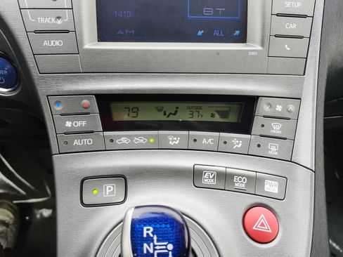 Used 2015 Toyota Prius Two image 27