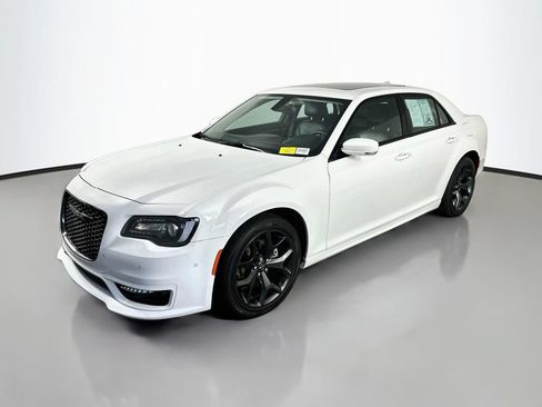 Used 2023 Chrysler 300 Touring L w/ Popular Equipment Group RWD image 3