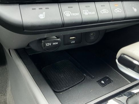 Used 2025 Hyundai Elantra SEL image 25