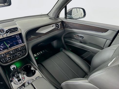 Used 2022 Bentley Bentayga AWD/4WD image 33