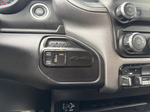 Used 2024 RAM 3500 Tradesman w/ Chrome Appearance Group AWD/4WD image 13