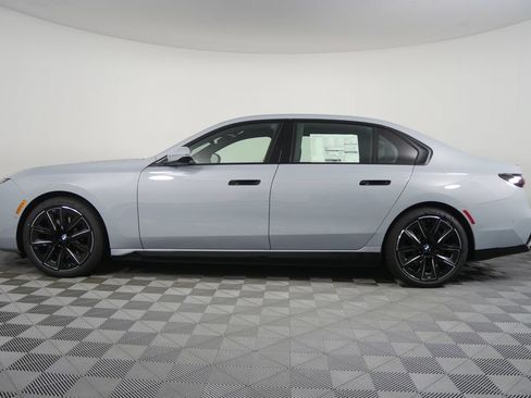 Used 2026 BMW i7 eDrive50 w/ M Sport Package RWD image 2
