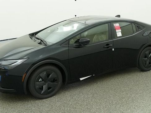 New 2026 Toyota Prius Plug-In Hybrid FWD image 2