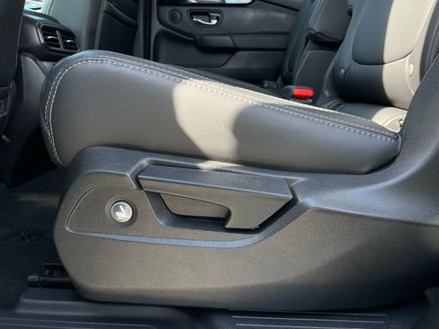 Certified 2025 Honda Pilot EX-L image 39