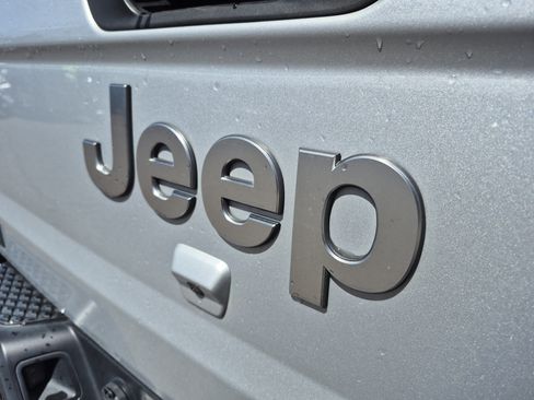 Used 2022 Jeep Gladiator Overland w/ Popular Equipment Package AWD/4WD image 21
