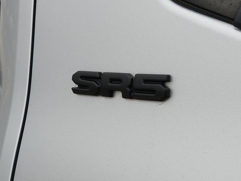 Used 2022 Toyota Tundra SR5 AWD/4WD image 9
