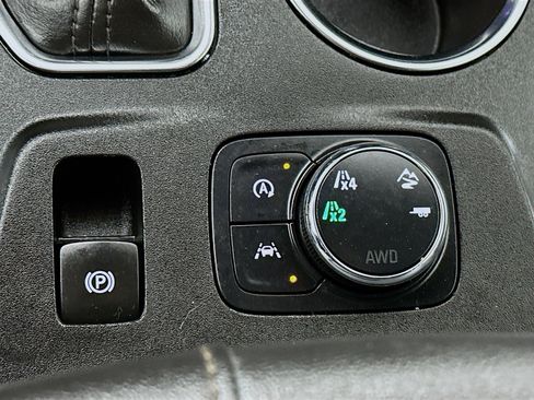 Used 2023 Chevrolet Traverse High Country image 21