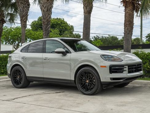 Used 2025 Porsche Cayenne Coupe AWD/4WD image 10