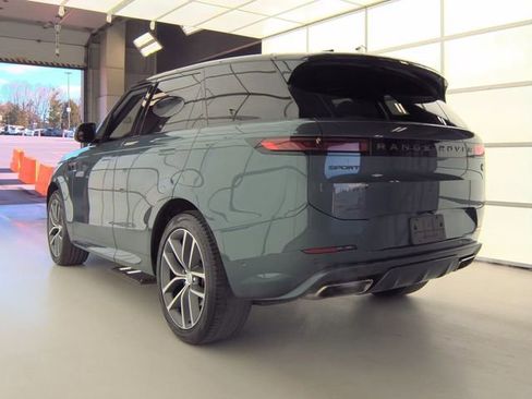 Used 2023 Land Rover Range Rover Sport SE Dynamic image 4