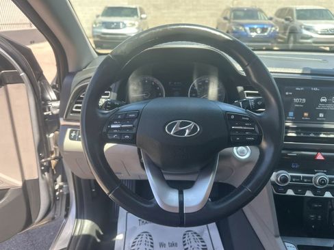 Used 2020 Hyundai Elantra Limited FWD image 13