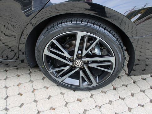 Used 2025 Toyota Camry XSE FWD image 15