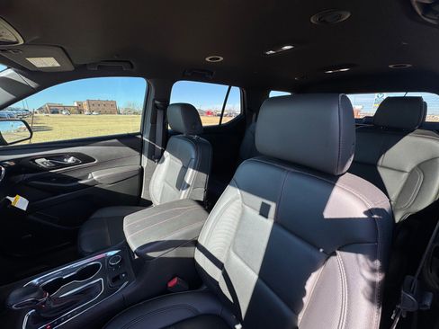 Used 2023 Chevrolet Traverse RS image 10