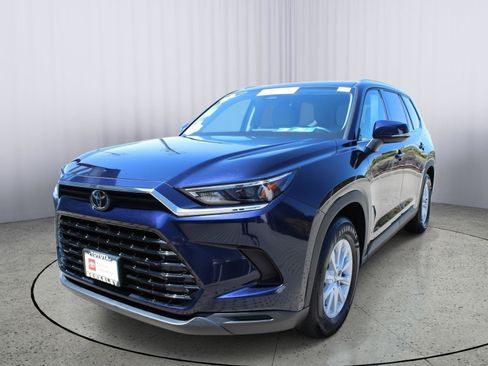 Certified 2024 Toyota Grand Highlander AWD image 4