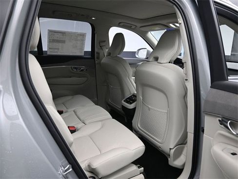 New 2025 Volvo XC90 B5 Plus w/ Protection Package Premier image 25